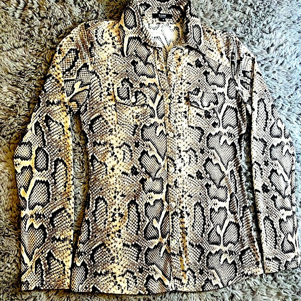 SNAKESKIN 🐍 STYLE BUTTON DOWN LONG SLEEVE - Picture 4 of 8